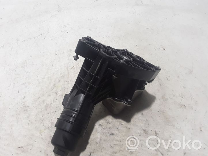 BMW X3 G01 Supporto di montaggio del filtro dell’olio 8570063