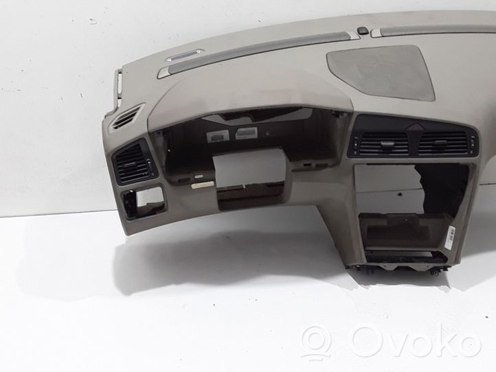 Volvo V70 Panelė 39875304