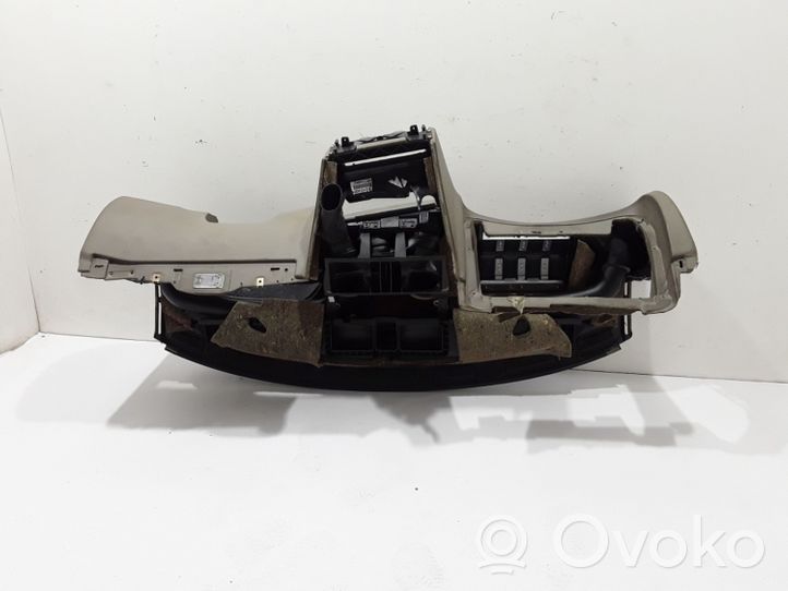 Volvo V70 Tableau de bord 39875304