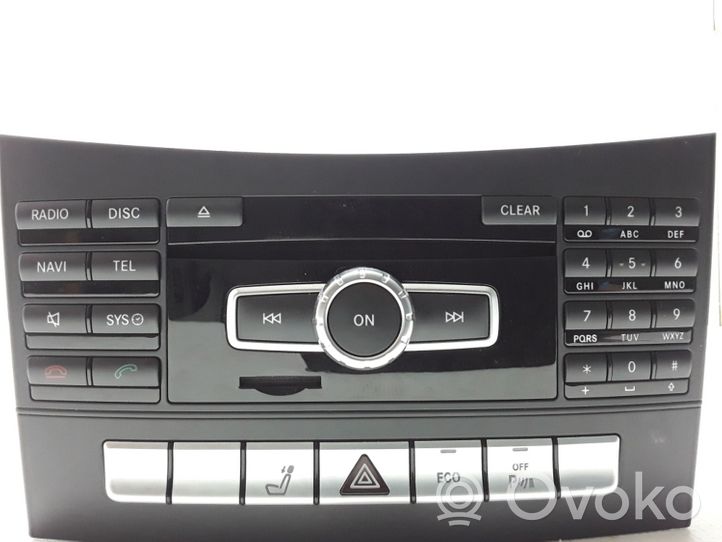 Mercedes-Benz CLS C218 X218 Radio/CD/DVD/GPS-pääyksikkö A2129005327