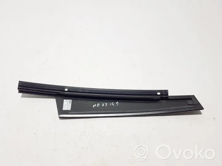 BMW 5 G30 G31 Rivestimento modanatura del vetro della portiera anteriore 7339654