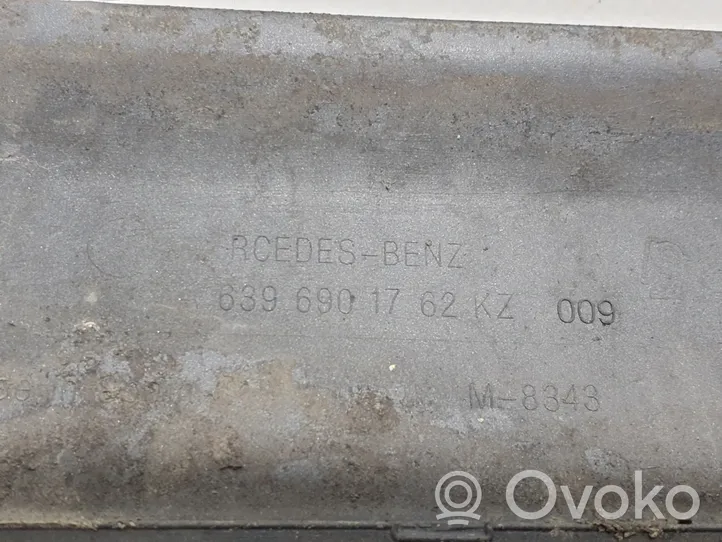 Mercedes-Benz Vito Viano W639 Moulure, baguette/bande protectrice d'aile A6396901762