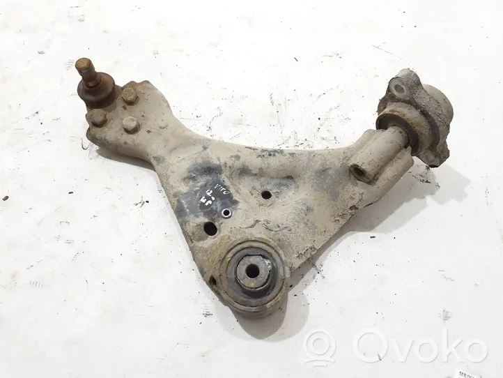 Mercedes-Benz Vito Viano W639 Braccio di controllo sospensione anteriore inferiore/braccio oscillante A6393301401