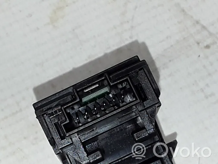 Mercedes-Benz EQC Przycisk / Włącznik hamulca ręcznego A2059051516