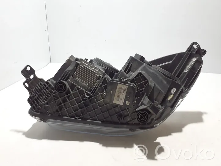 Ford Kuga II Lampa przednia 90118425