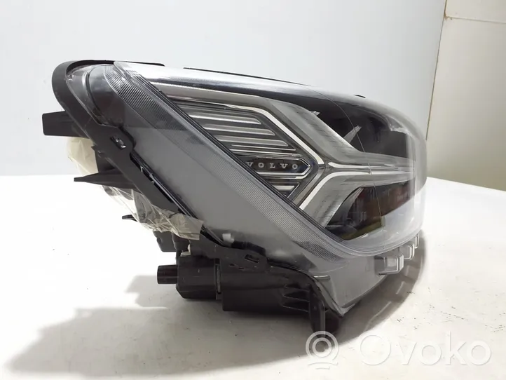 Volvo XC40 Headlight/headlamp 31655632