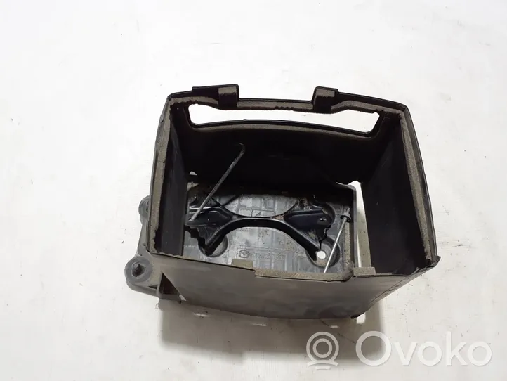 Mazda CX-3 Staffa di montaggio della batteria D09T56041