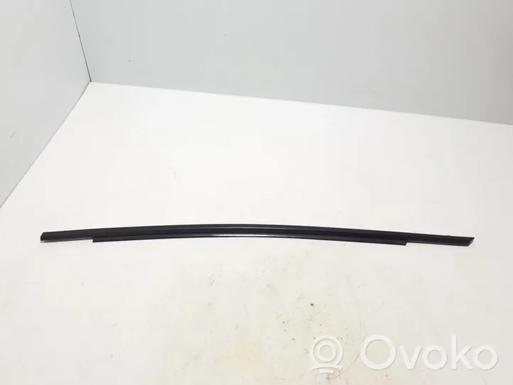 Mazda CX-3 Rivestimento modanatura del vetro della portiera anteriore D10E50650