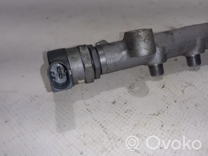 Volkswagen Touareg II Kraftstoffverteiler Einspritzleiste Verteilerrohr 057130090