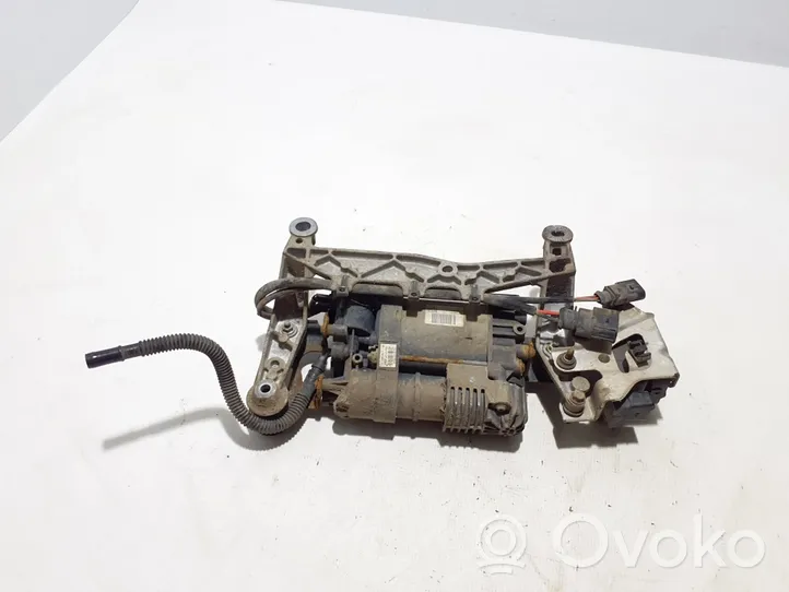 Volkswagen Touareg II Compressore/pompa sospensioni pneumatiche 7P0616006E