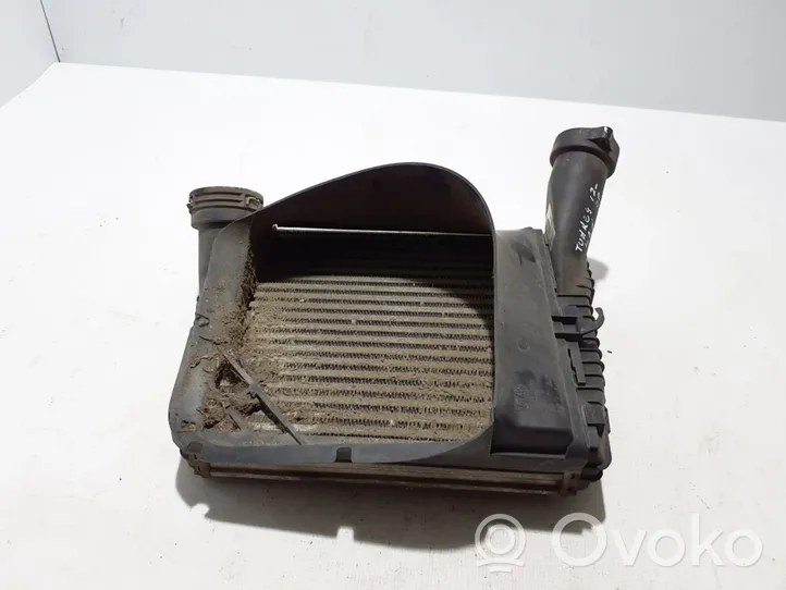 Volkswagen Touareg II Chłodnica powietrza doładowującego / Intercooler 7L6145804A