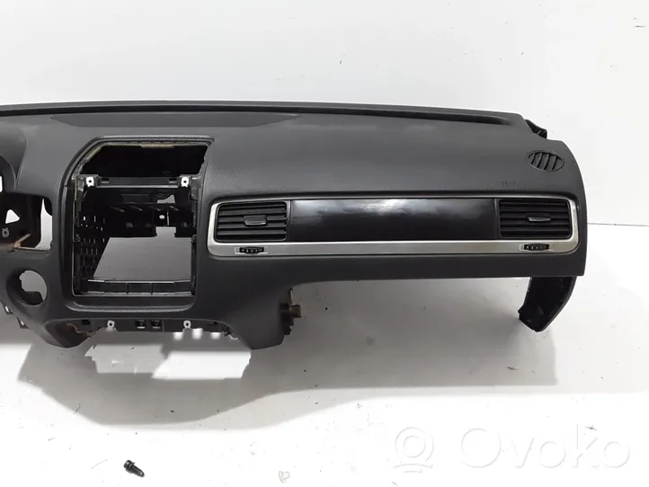 Volkswagen Touareg II Dashboard 7P1857003G