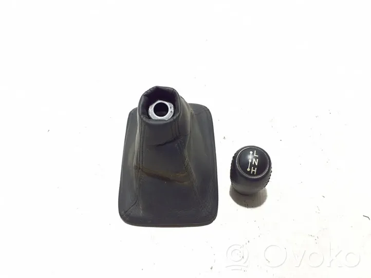 Toyota Land Cruiser (J120) Perilla/embellecedor de cuero de la palanca de cambios 3350460150C0