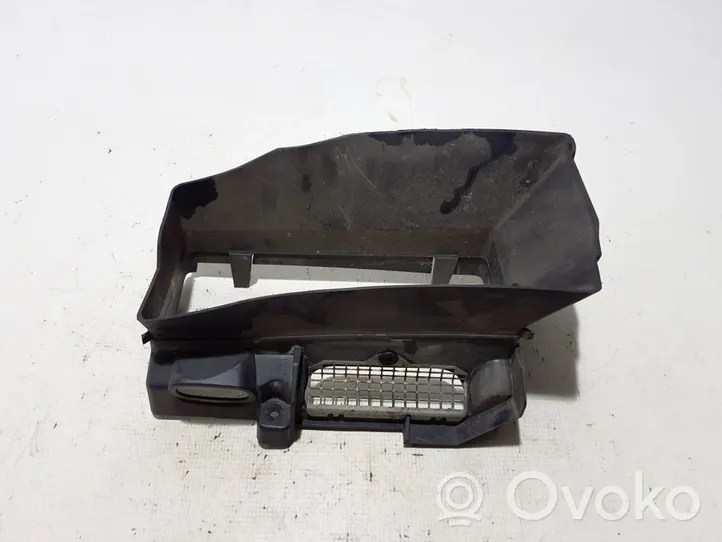 Renault Megane IV Välijäähdyttimen ilmakanavan ohjain 628113910R