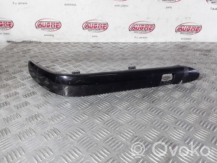 Mercedes-Benz C W203 Modanatura separatore del paraurti anteriore A2038851821