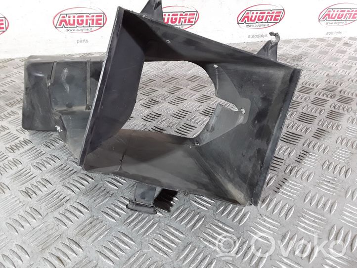 Volkswagen PASSAT B5 Canal de guidage d'air du refroidisseur 8L0117339A