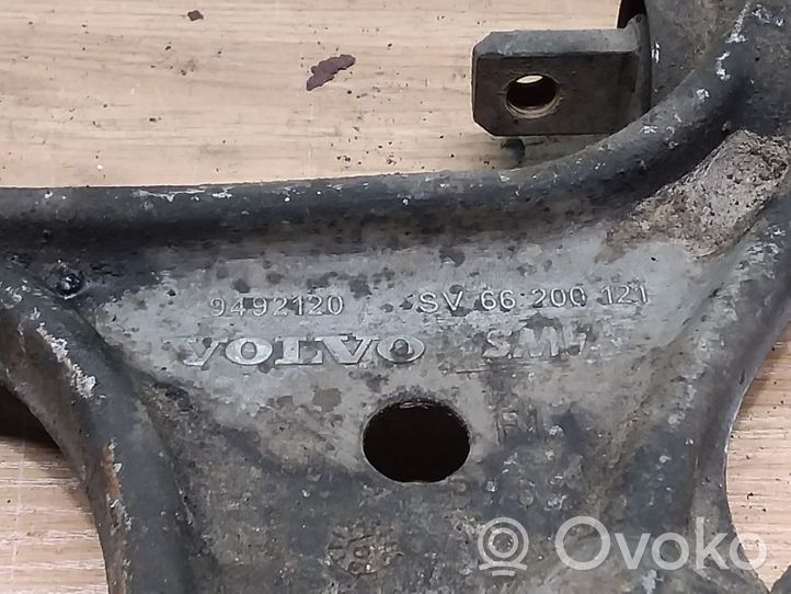 Volvo V70 Fourchette, bras de suspension inférieur avant 9492120