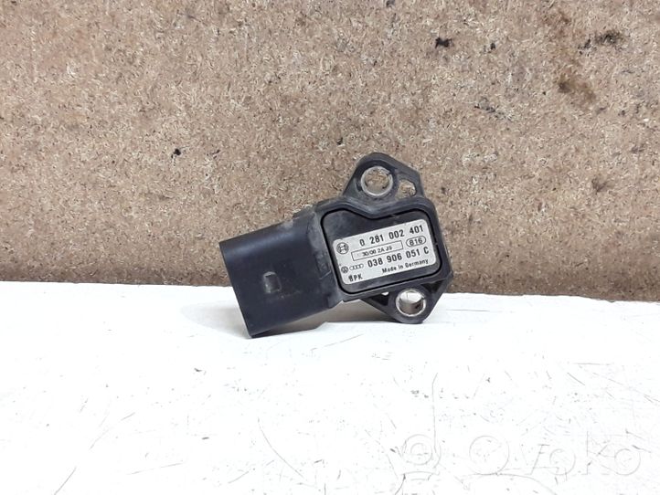 Volkswagen Golf VI Capteur de pression d'air 038906051C