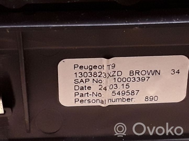 Peugeot 308 Kojelaudan sivutuuletussuuttimen kehys 96778766