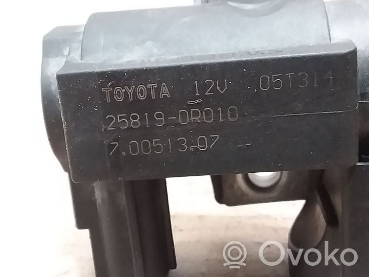 Toyota Avensis T250 Zawór ciśnienia 258190R010