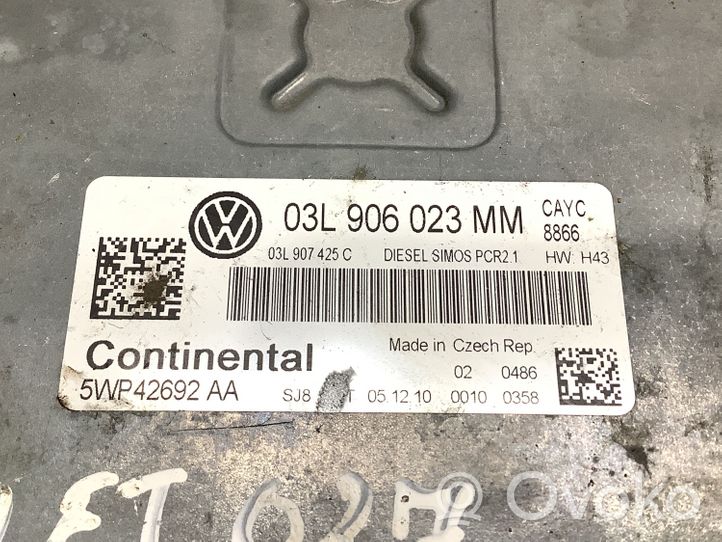 Volkswagen Golf VI Calculateur moteur ECU 03L906023MM