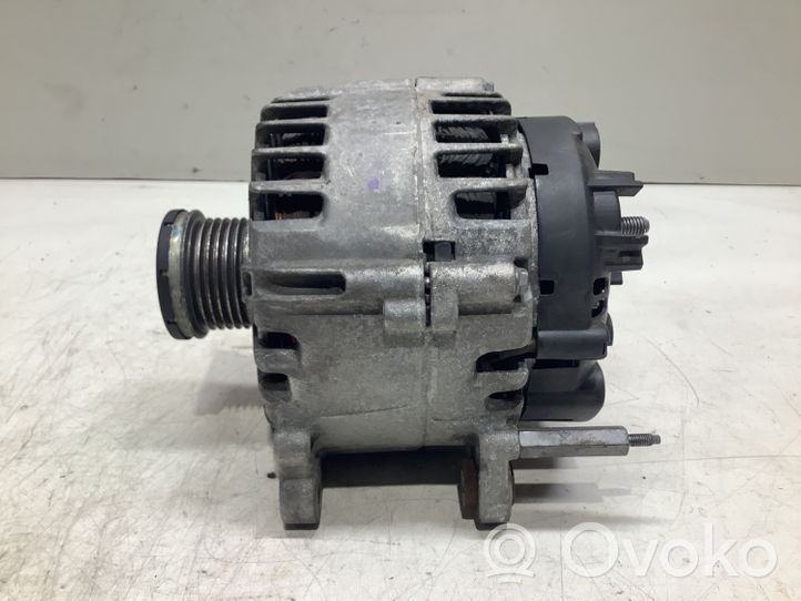 Volkswagen PASSAT B7 Generatore/alternatore 03C903024F