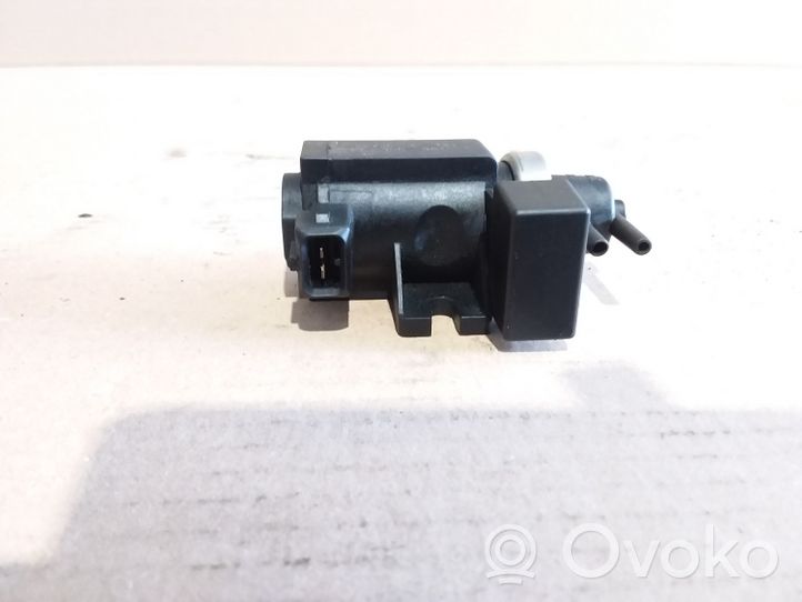 BMW 5 E39 Vacuum valve 7227960