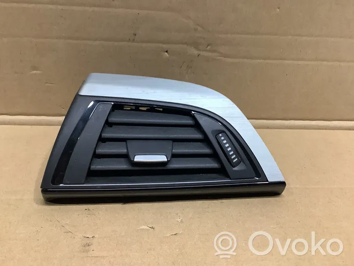 BMW 1 F20 F21 Copertura griglia di ventilazione laterale cruscotto 9205355