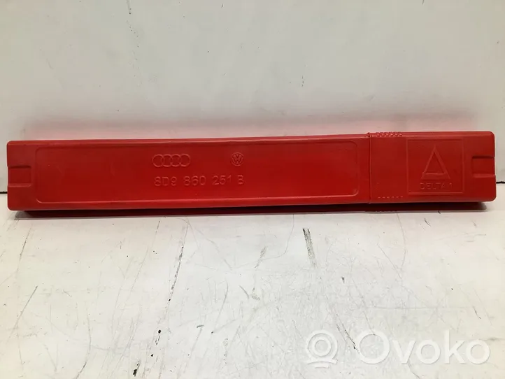 Volkswagen PASSAT B7 Emergency warning sign 8D9860251B