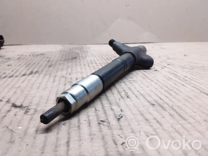 Toyota Avensis T270 Injecteur de carburant 236700R100