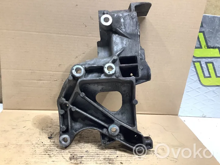 Fiat Freemont Support de générateur / alternateur 04627138AA