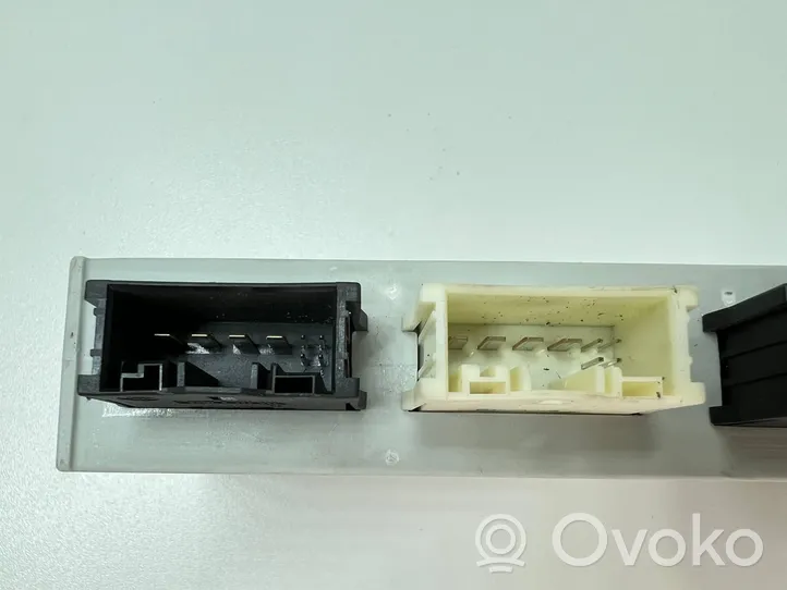 BMW 7 F01 F02 F03 F04 Bagāžnieka pārsega vadības bloks 7304629