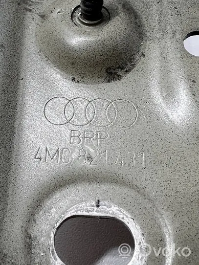 Audi Q7 4M Fender mounting bracket 4M0821431