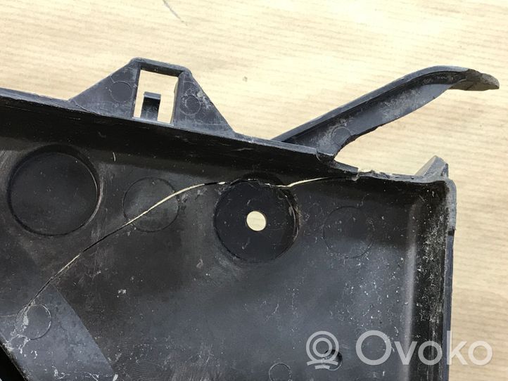 Volvo XC70 Radiator cooling fan shroud 0130303909