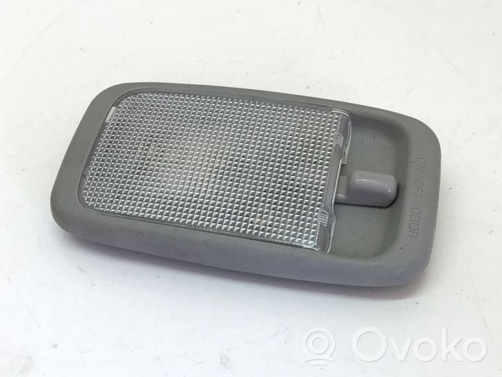 Toyota Yaris Lampka podsufitki tylna 8124005030