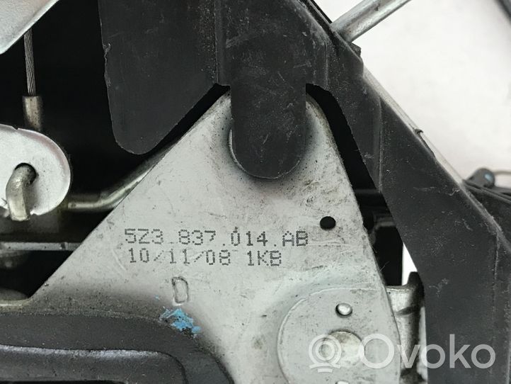 Volkswagen Fox Priekšpusē slēdzene 5Z3837014AB