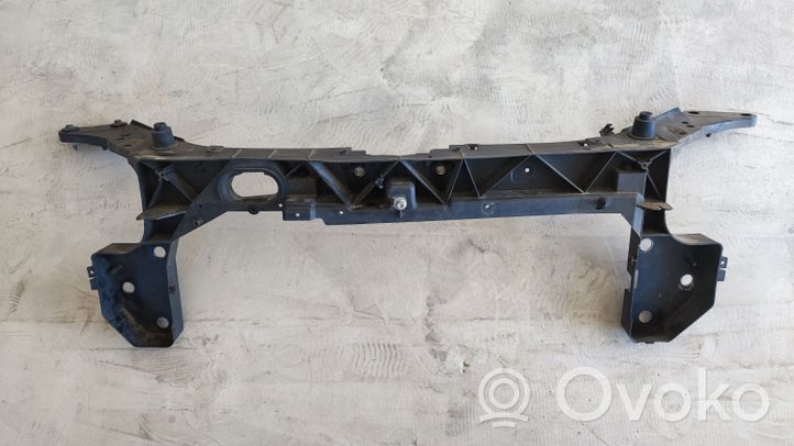 Renault Clio III Support de radiateur sur cadre face avant 8200290143