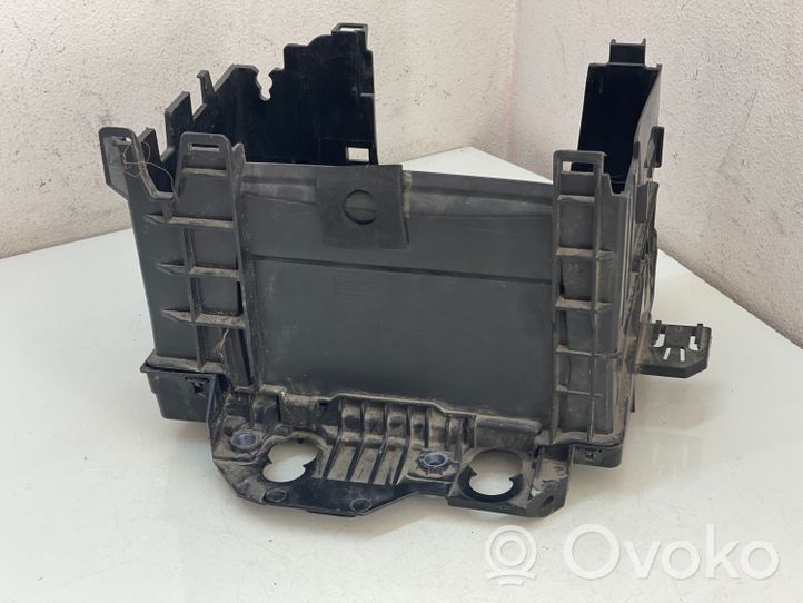 Renault Clio III Support boîte de batterie 8200314272