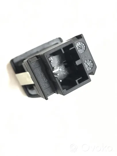 Volkswagen Polo V 6R Câble adaptateur AUX 6R0035724