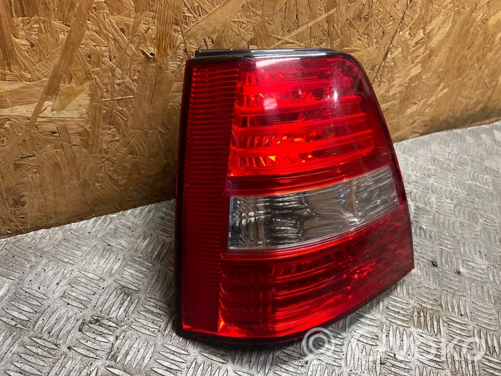 KIA Sorento Luci posteriori 9243E5