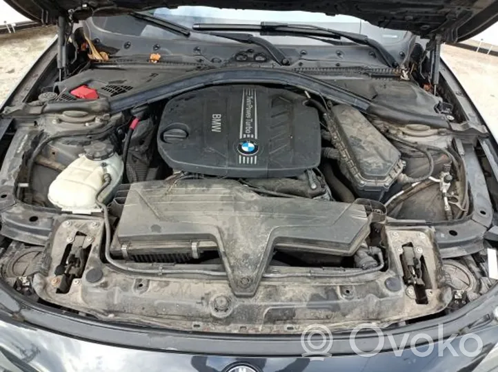 BMW 3 F30 F35 F31 Moottorin ohjainlaite/moduuli 