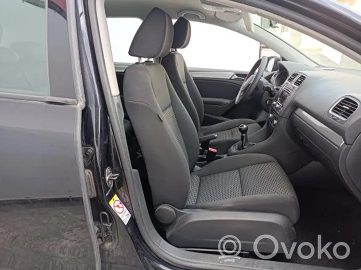 Volkswagen Golf VI Istuimien ja ovien verhoilusarja 