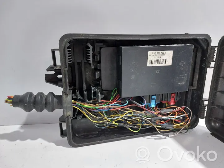 Volkswagen PASSAT B5 Door central lock control unit/module 1J0959799R