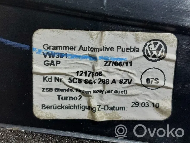 Volkswagen Jetta VI Задняя воздушная решётка 5C6819203