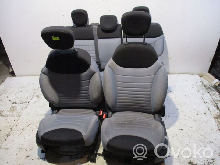 Fiat 500L Seat set 