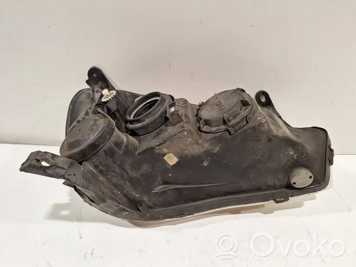 Opel Corsa C Lampa przednia 13115006