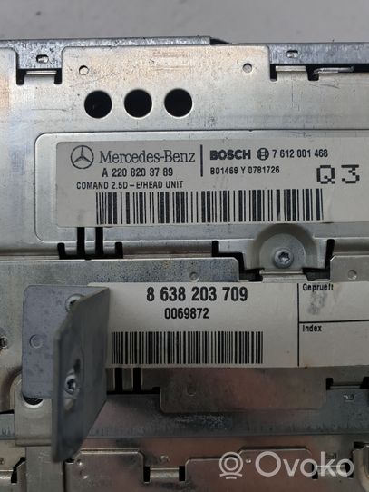 Mercedes-Benz S W220 Unidad delantera de radio/CD/DVD/GPS A2208203789