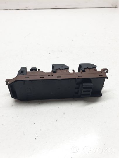 Toyota Avensis T270 Interruptor del elevalunas eléctrico 8404005040