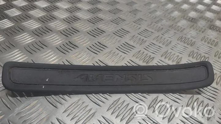Toyota Avensis T270 Garniture de marche-pieds arrière 6791605040