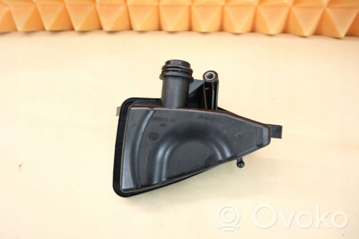 Mercedes-Benz CLS C219 Separatore dello sfiato dell’olio A6421400087